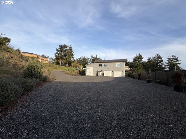 788 PATRICK St, Coos Bay, OR 97420