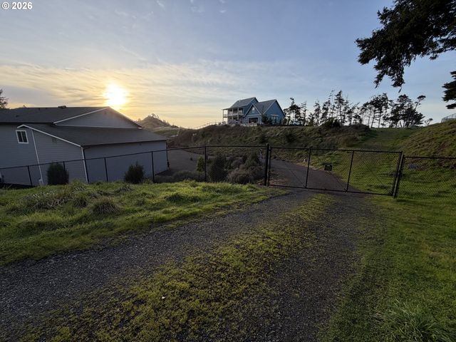 788 PATRICK St, Coos Bay, OR 97420