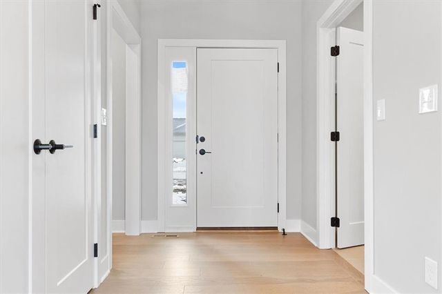 24980 W 94th Place, Lenexa, KS 66227