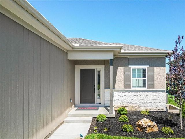 24980 W 94th Place, Lenexa, KS 66227