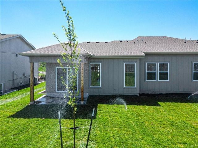 24980 W 94th Place, Lenexa, KS 66227