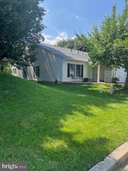 2600 COMPASS DR, Annapolis, MD 21401