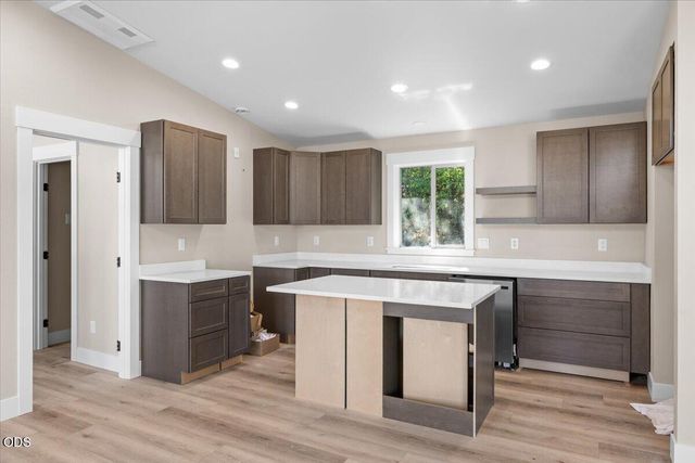 1658 N Foothill Road, Medford, OR 97504