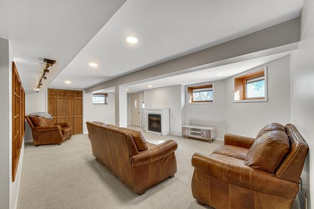 1 The Ledge, Portage, IN 46368