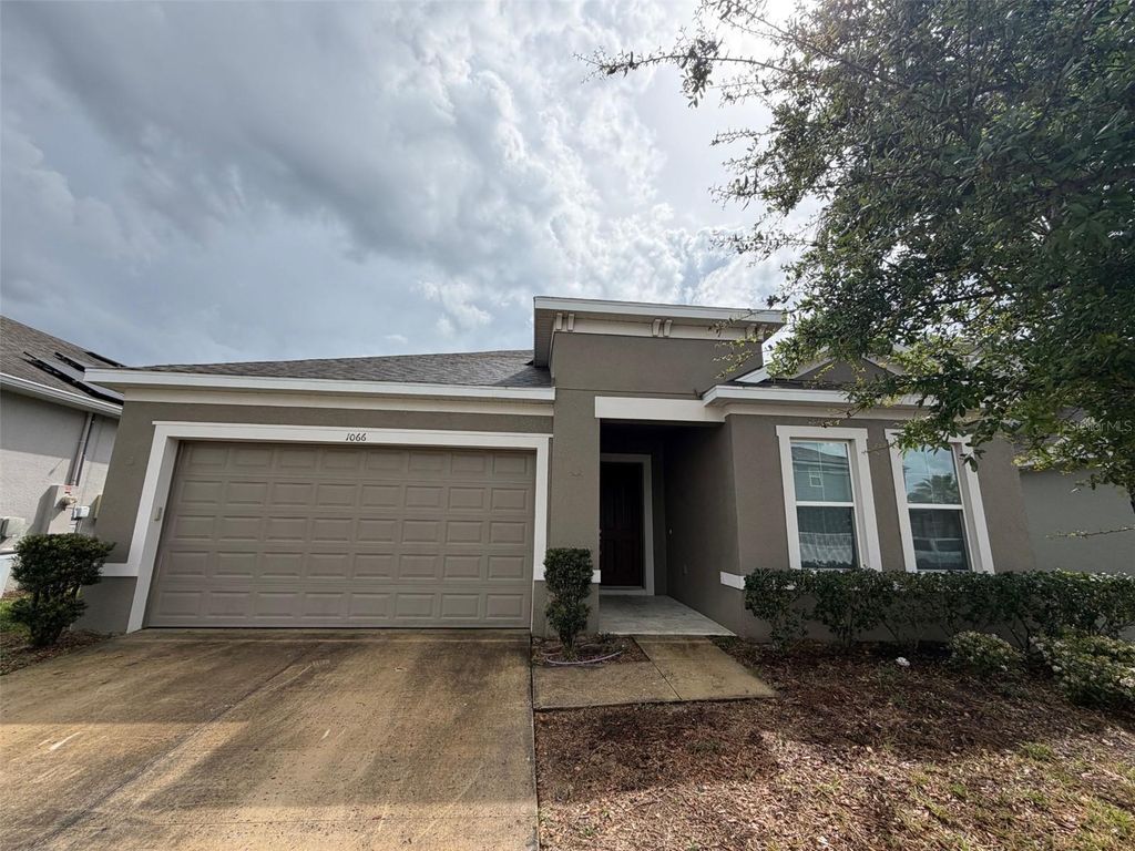 Image 2 of property listing at 1066 ALDER TREE DR., Apopka, FL 32703
