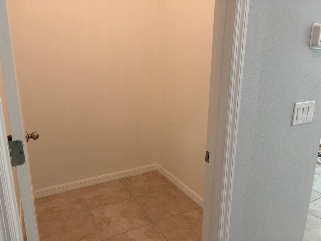 Image 11 of property listing at 1066 ALDER TREE DR., Apopka, FL 32703