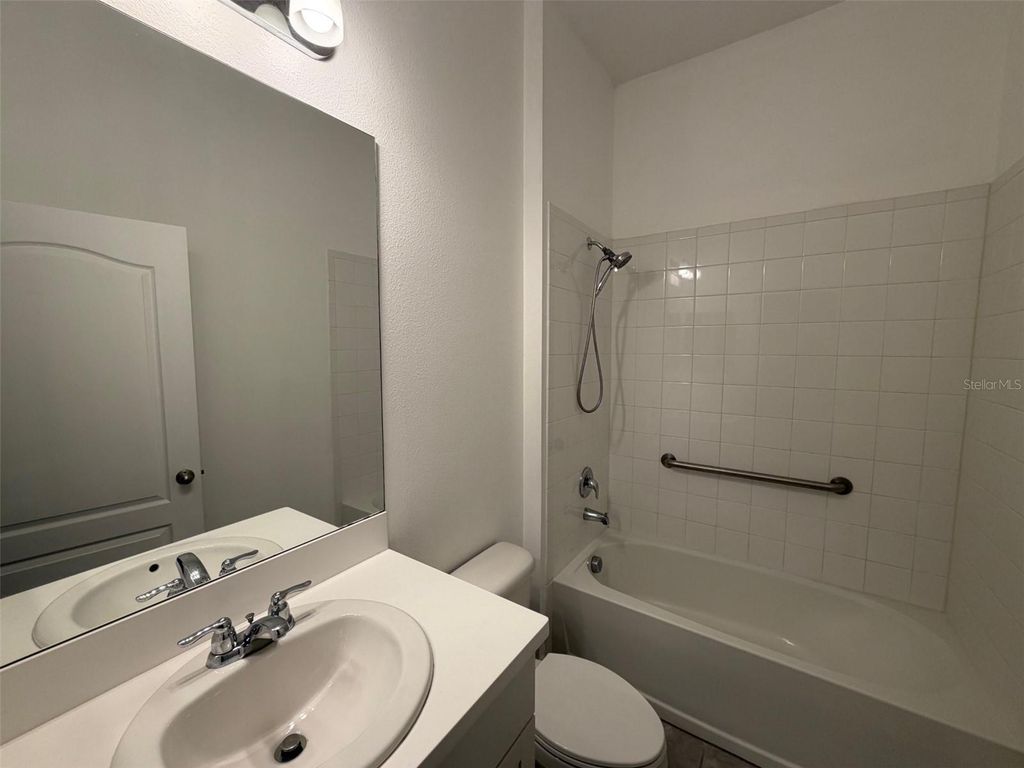 Image 13 of property listing at 1066 ALDER TREE DR., Apopka, FL 32703