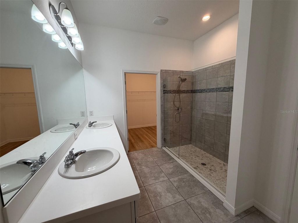 Image 18 of property listing at 1066 ALDER TREE DR., Apopka, FL 32703