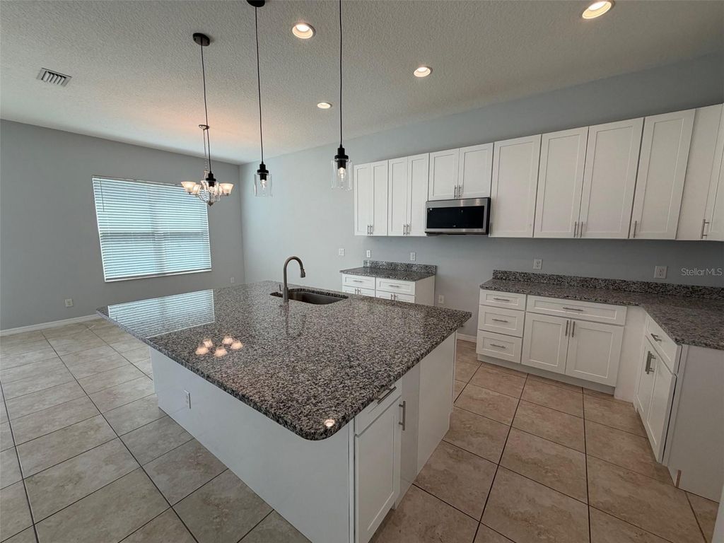 Image 5 of property listing at 1066 ALDER TREE DR., Apopka, FL 32703