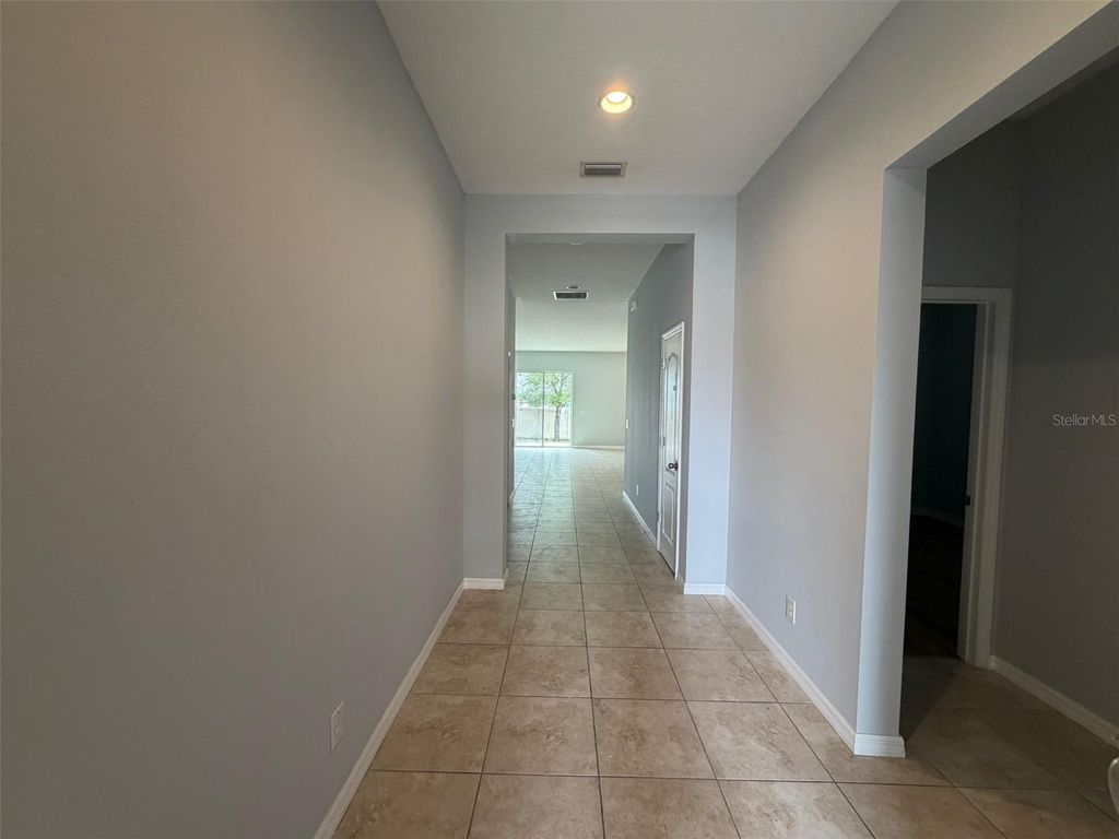 Image 8 of property listing at 1066 ALDER TREE DR., Apopka, FL 32703