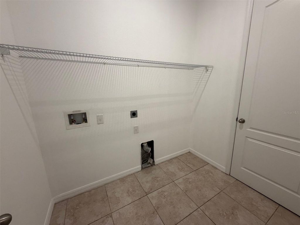 Image 10 of property listing at 1066 ALDER TREE DR., Apopka, FL 32703