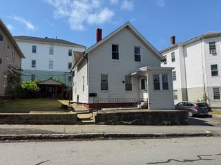 64 Suffolk St, Worcester, MA 01604