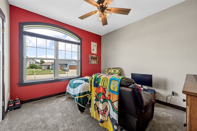 1439 Hunters Field Lane, Marion, IA 52302