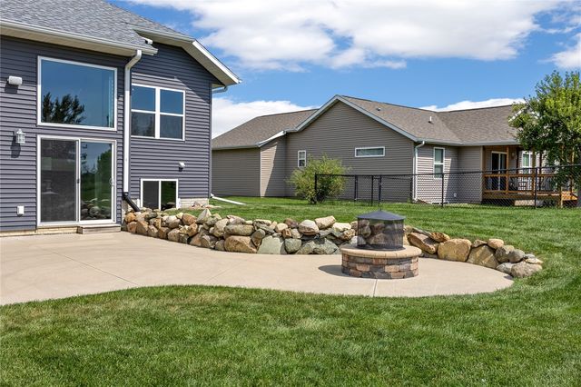 1439 Hunters Field Lane, Marion, IA 52302