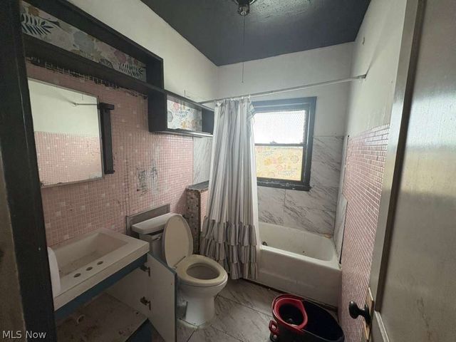 7901 New York Avenue, Cleveland, OH 44105