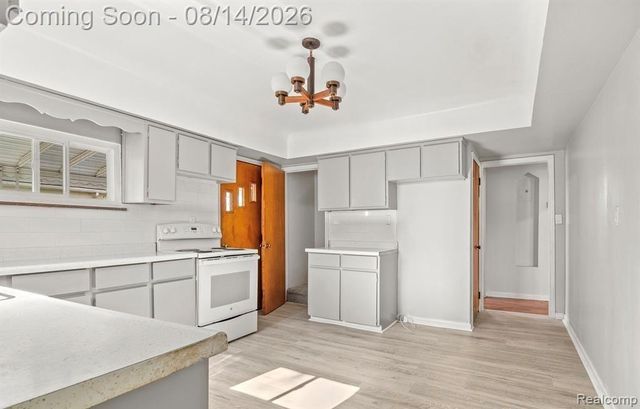 6644 N Vernon Street, Dearborn Heights, MI 48127