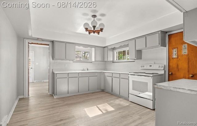 6644 N Vernon Street, Dearborn Heights, MI 48127