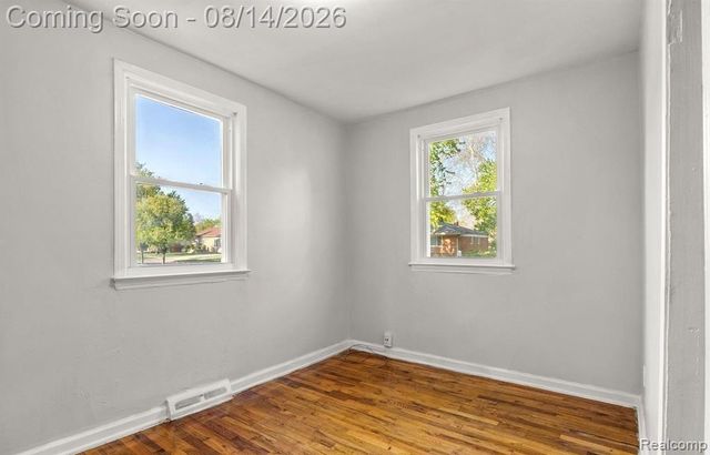 6644 N Vernon Street, Dearborn Heights, MI 48127