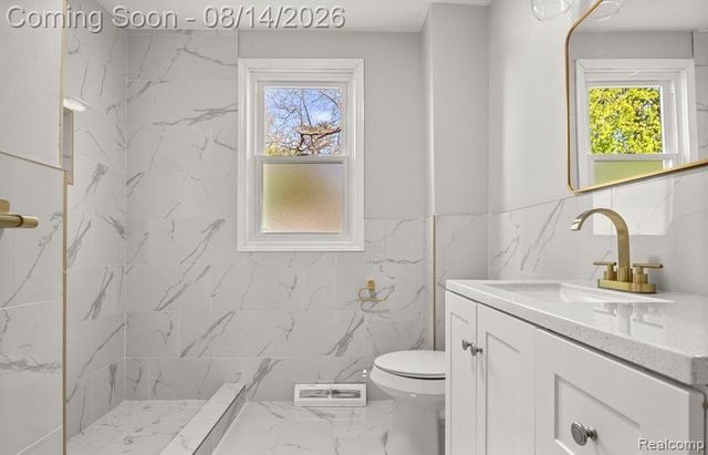 6644 N Vernon Street, Dearborn Heights, MI 48127