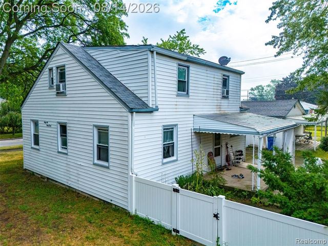 6644 N Vernon Street, Dearborn Heights, MI 48127