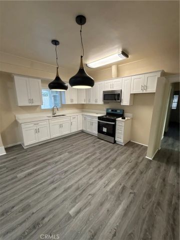 240 W 54th, Los Angeles, CA 90037