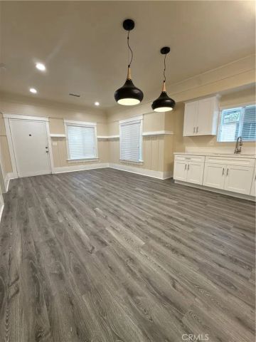 240 W 54th, Los Angeles, CA 90037
