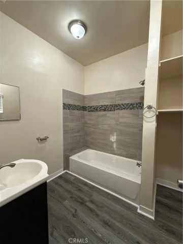 240 W 54th, Los Angeles, CA 90037
