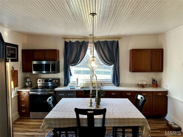 3986 Highway E, New Haven, MO 63068