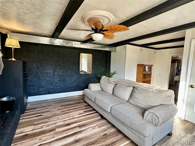 3986 Highway E, New Haven, MO 63068