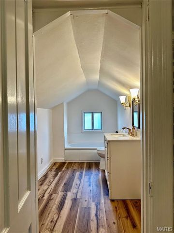 3986 Highway E, New Haven, MO 63068