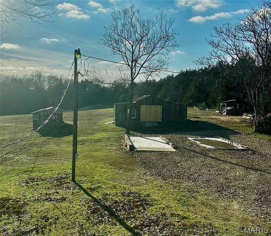 3986 Highway E, New Haven, MO 63068