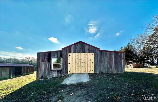 3986 Highway E, New Haven, MO 63068