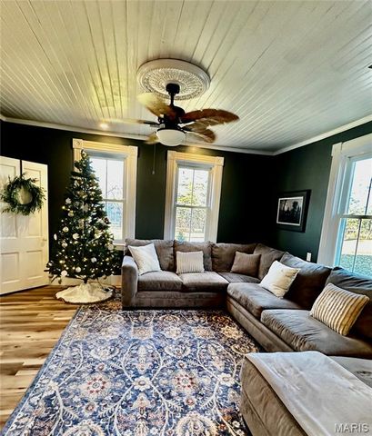 3986 Highway E, New Haven, MO 63068