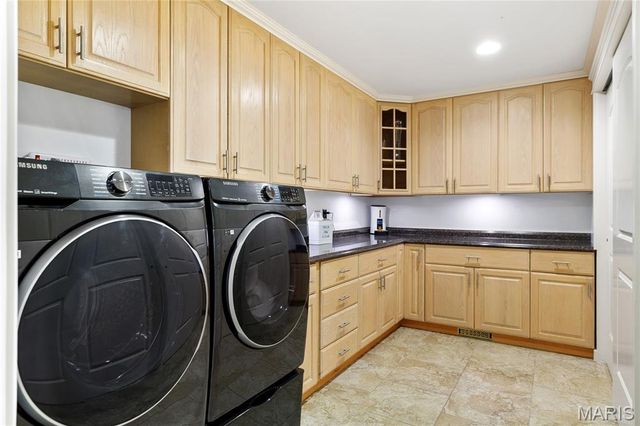 884 Village Brook Court, Ballwin, MO 63021