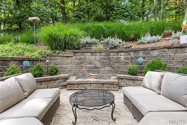 884 Village Brook Court, Ballwin, MO 63021