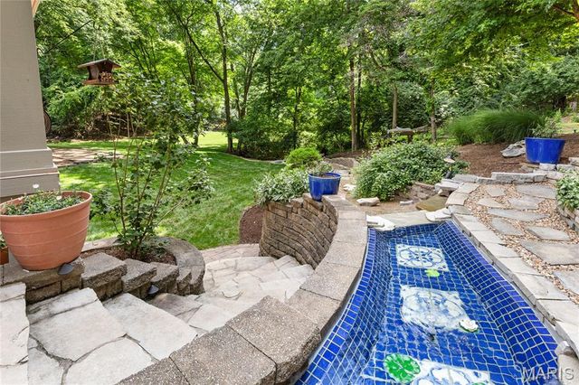 884 Village Brook Court, Ballwin, MO 63021