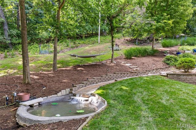 884 Village Brook Court, Ballwin, MO 63021