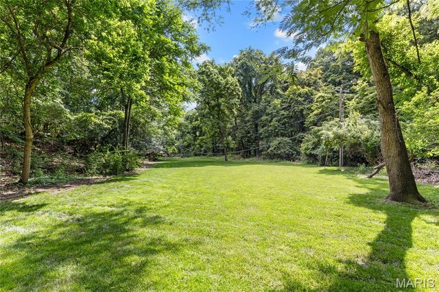 884 Village Brook Court, Ballwin, MO 63021