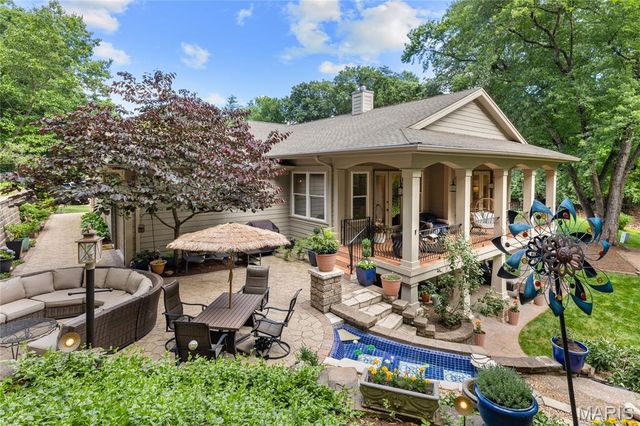 884 Village Brook Court, Ballwin, MO 63021