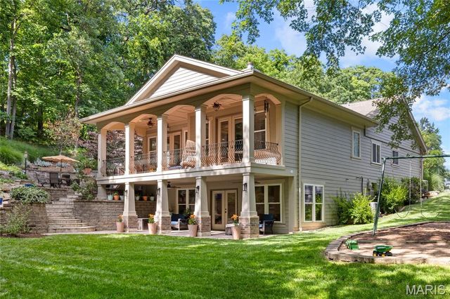 884 Village Brook Court, Ballwin, MO 63021