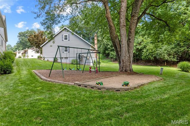 884 Village Brook Court, Ballwin, MO 63021