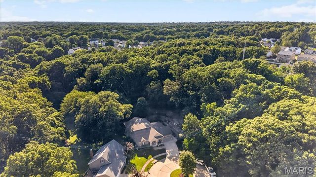 884 Village Brook Court, Ballwin, MO 63021