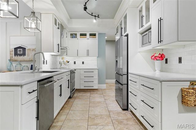 884 Village Brook Court, Ballwin, MO 63021