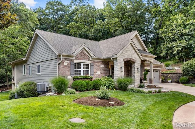 884 Village Brook Court, Ballwin, MO 63021