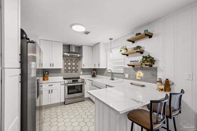 815 Lakewood Rd, Pensacola, FL 32507