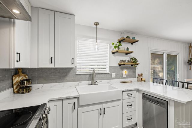 815 Lakewood Rd, Pensacola, FL 32507