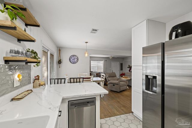 815 Lakewood Rd, Pensacola, FL 32507