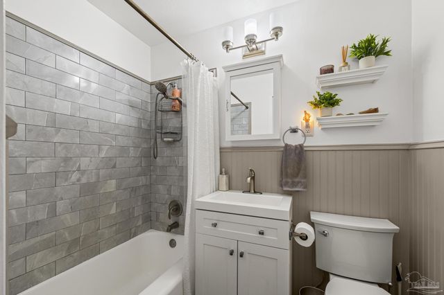 815 Lakewood Rd, Pensacola, FL 32507