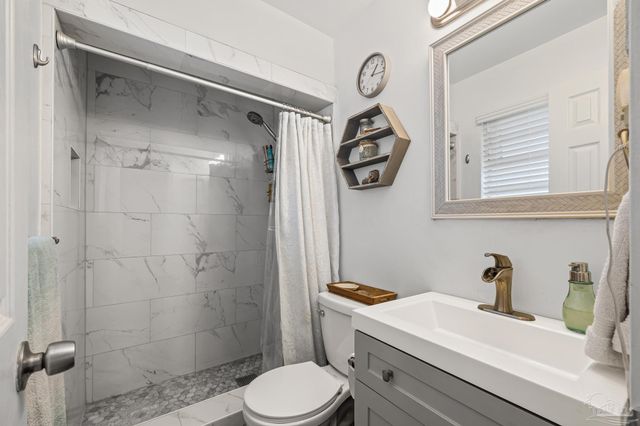 815 Lakewood Rd, Pensacola, FL 32507