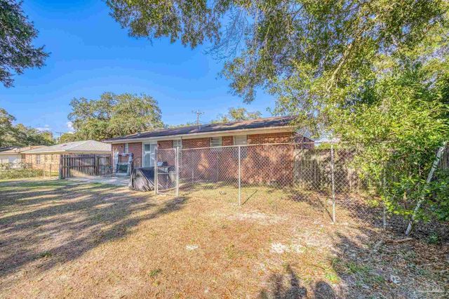 815 Lakewood Rd, Pensacola, FL 32507